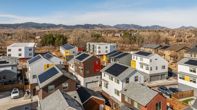 Building Photo - 3BD, 3.5BA Arvada Townhome with Patio and Yard