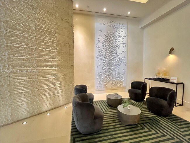 Building Photo - 200 Biscayne Blvd Way