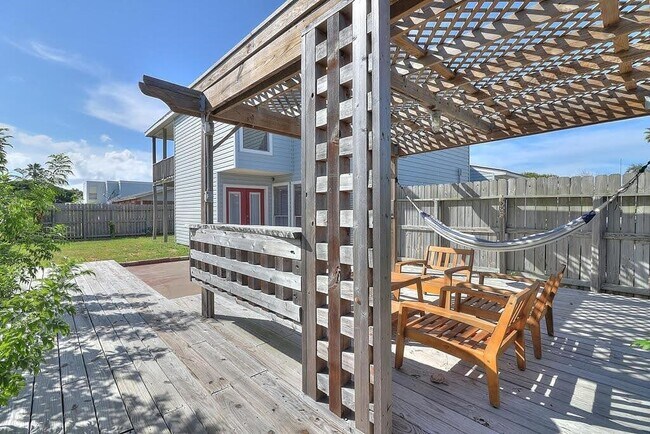 Building Photo - 13809 Suntan Ave