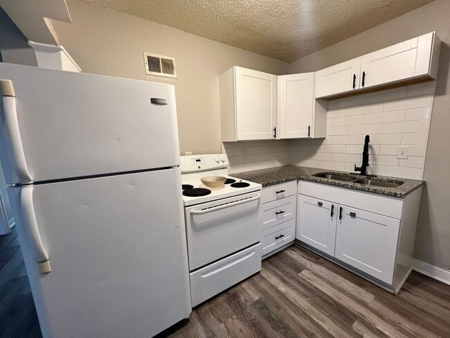 Building Photo - Grandview 2-Bed/1-Bath Duplex