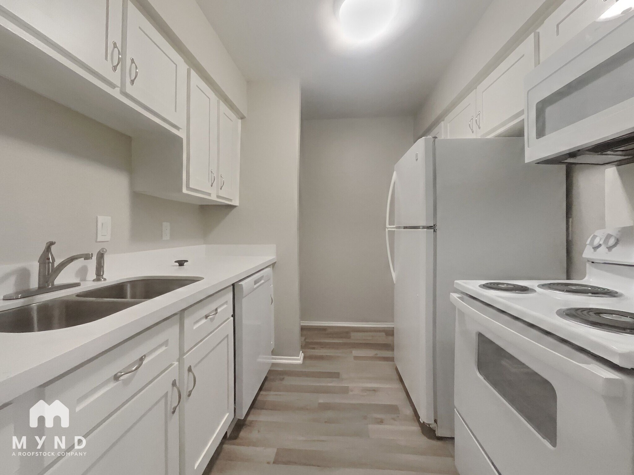 Building Photo - 5625 Antoine Dr