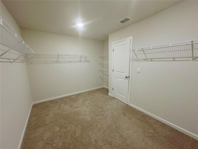 Building Photo - 327 Vly Oak Dr