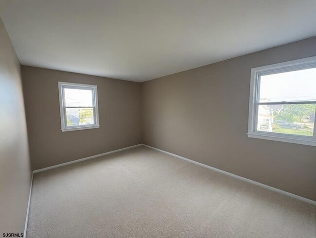 Building Photo - 352-354 Hampshire Drive Unit