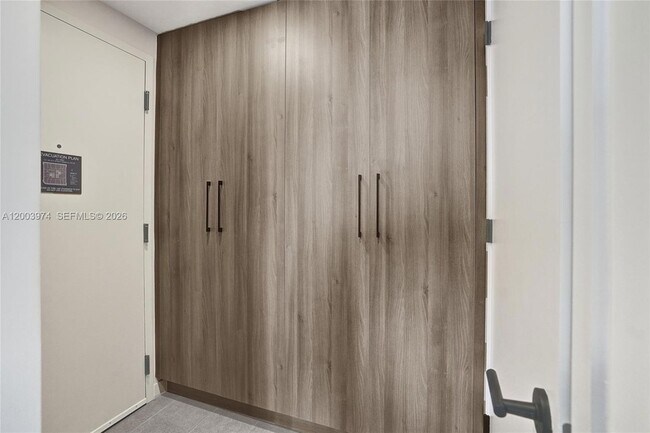 Building Photo - 121 NE 5th St