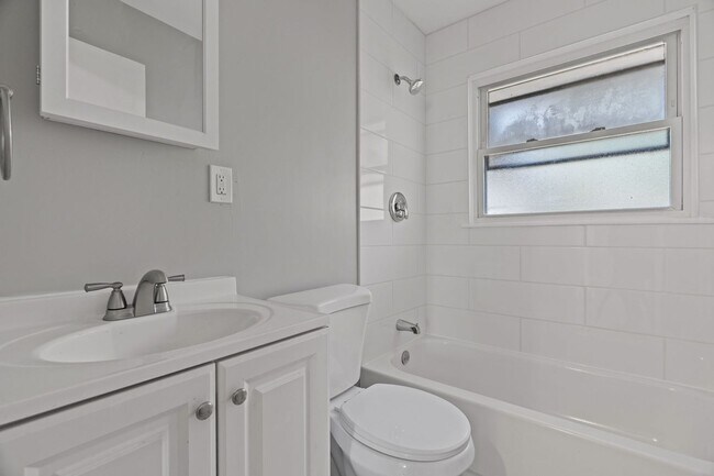 Building Photo - 3-Bedroom, 1-Bath Single-Family Home, BIG backyard!