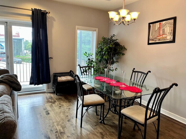 Building Photo - 1909 S State St