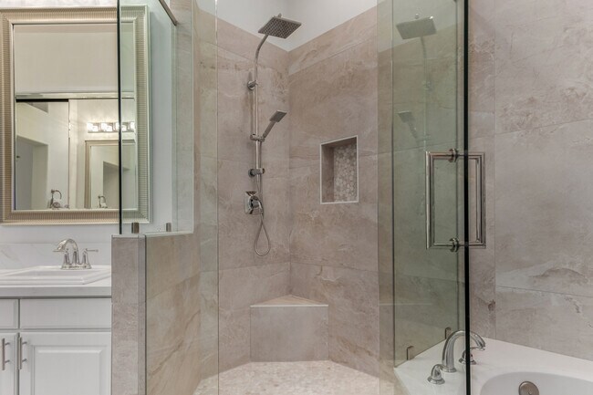 Building Photo - 6711 E Camelback Rd