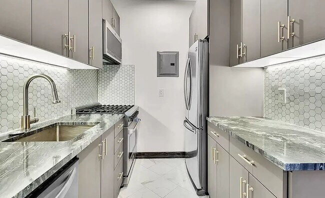 Building Photo - 121 East 37th Street