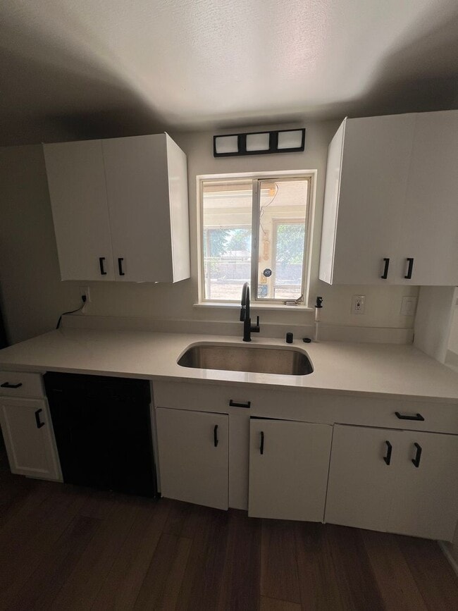 Building Photo - NE 3/BD 1/BA 1/CG