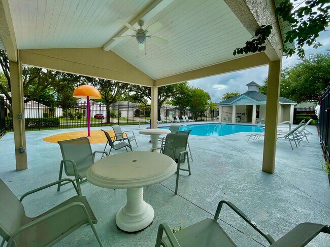 Building Photo - Modern 4-Bed, 2-Bath Solar-Powered Home Near UCF