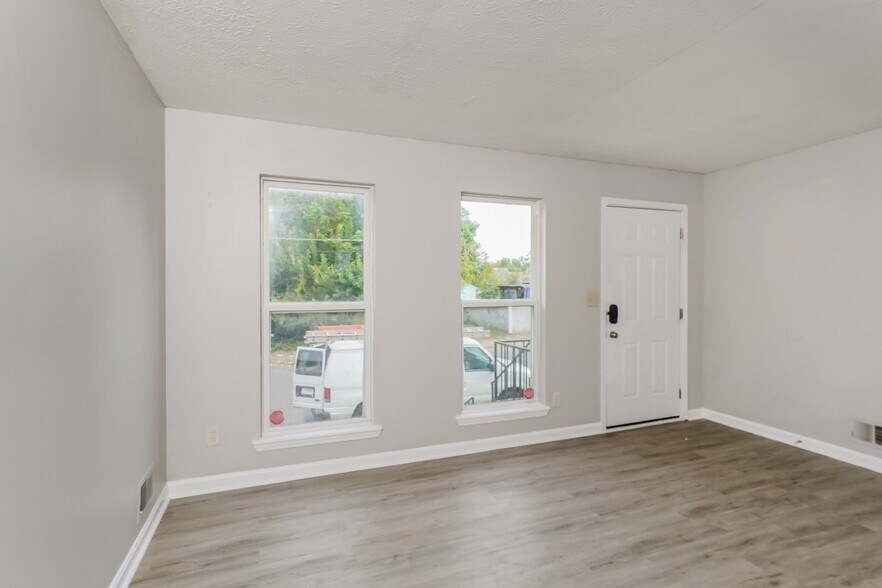 Building Photo - 2116 Griffiths Ave