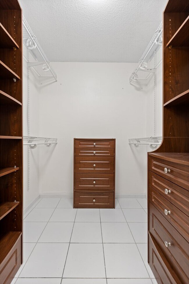 Building Photo - 4 bedroom 2.5 bath house with lawncare, internet and security system included