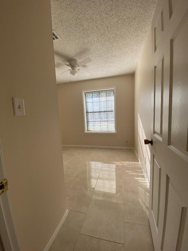 Building Photo - 4702 Jade St