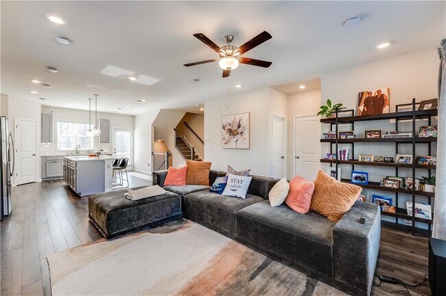 Building Photo - 1634 Halbrook Pl SW