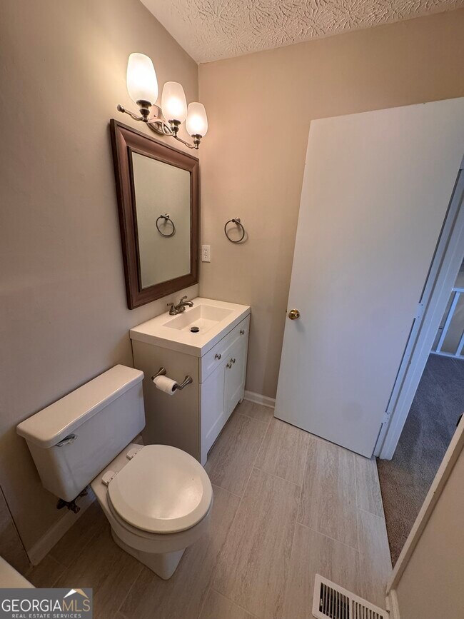 Building Photo - 1717 Wynndowne Trail