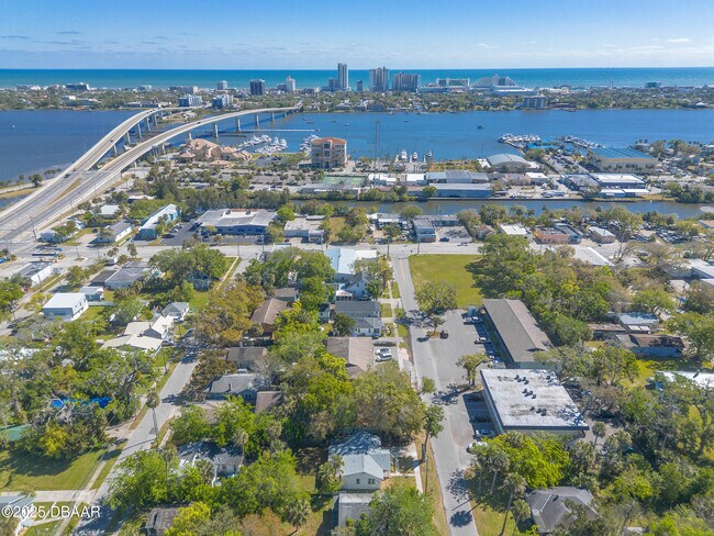 Building Photo - 138 Kingston Ave