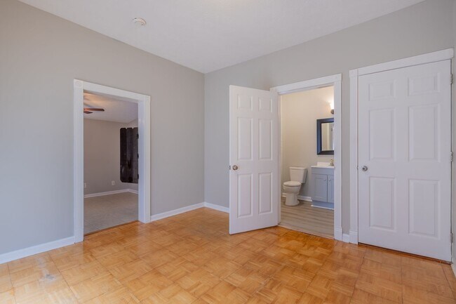 Building Photo - Available Now!  Affordable, Move-In Ready Home close to Interstate & Downtown Columbus.