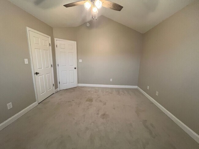 Building Photo - 314 Springcreek Ct