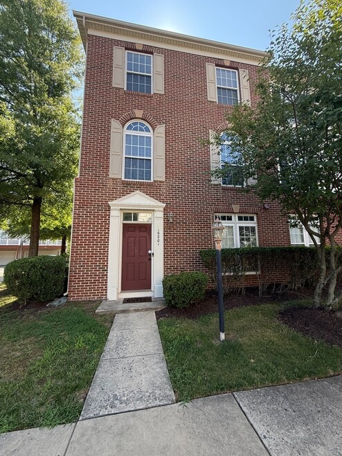 Building Photo - 15201 Torbay Way