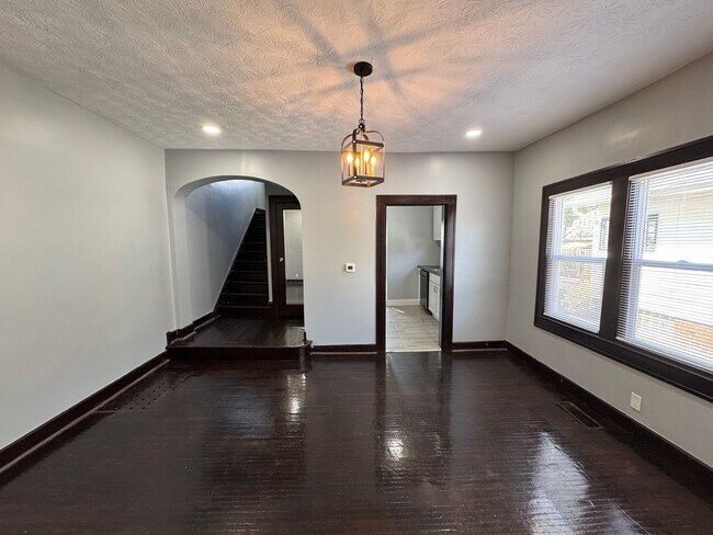 Building Photo - 712 Dequincy St