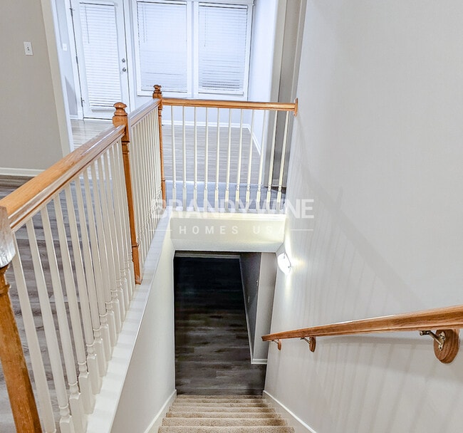 Building Photo - NEW LOWER RENTAL RATE LEASING SPECIAL: Rec...