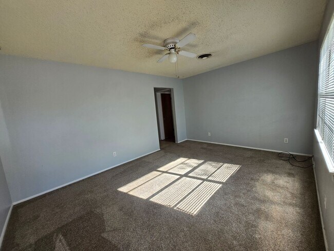 Building Photo - Great Neighborhood