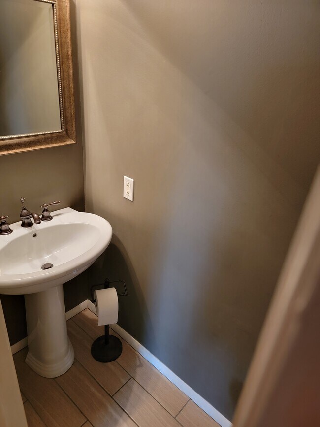 Building Photo - 175 Cranbrooke Dr