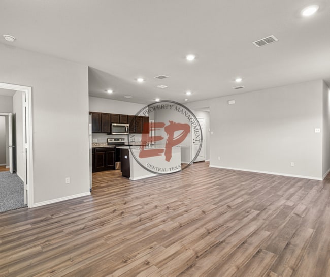 Building Photo - 7113 Llano Dr