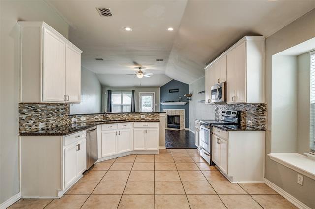 Building Photo - 2700 Dawn Spring Dr