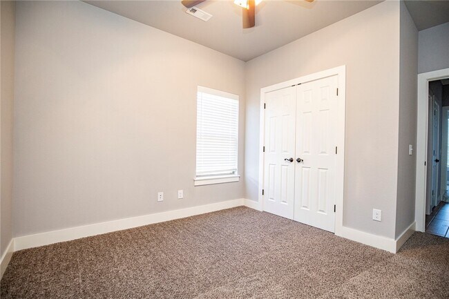 Building Photo - 303 Alder St