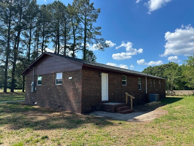 Building Photo - Remodeled Brick Ranch Home