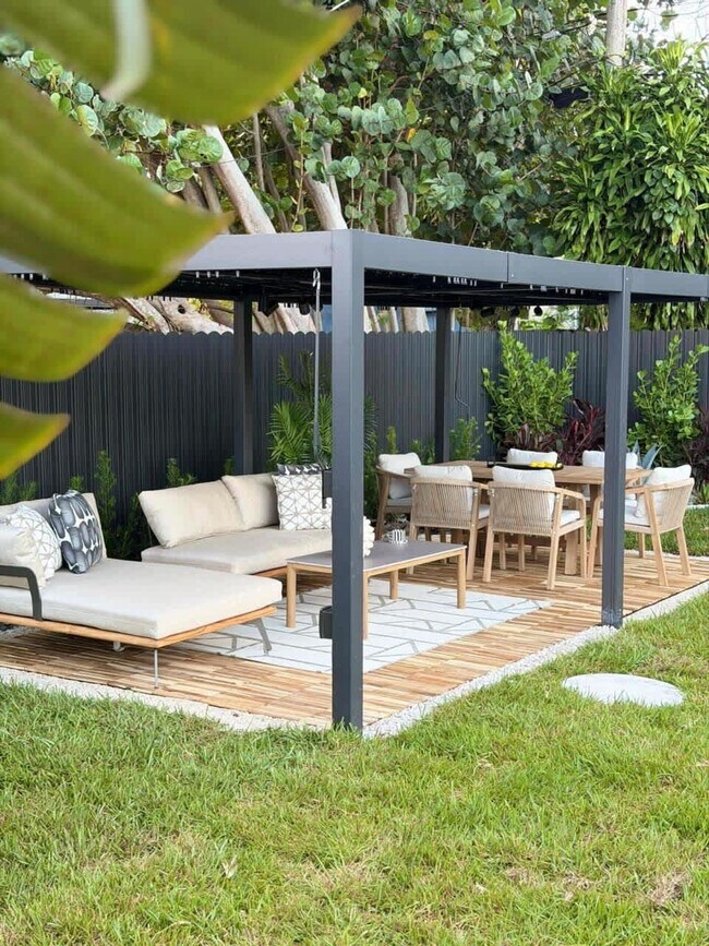 Building Photo - 400 NW 45th St