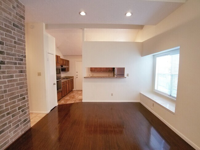 Building Photo - 2111 Echo Ridge