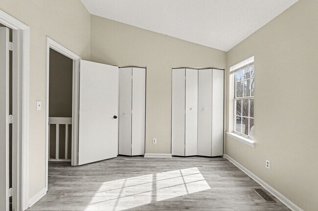 Building Photo - Beautiful Ranch Townhome Available for Rent in Charlotte, NC