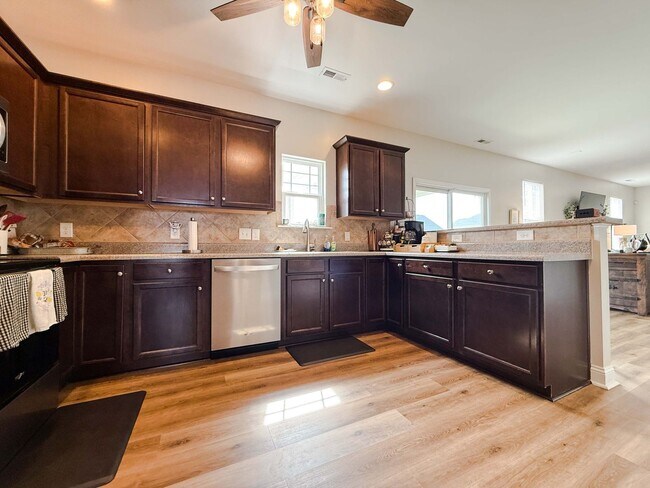 Building Photo - 3935 Standardbred Dr