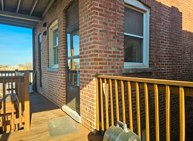 Building Photo - 2028 W 35th St