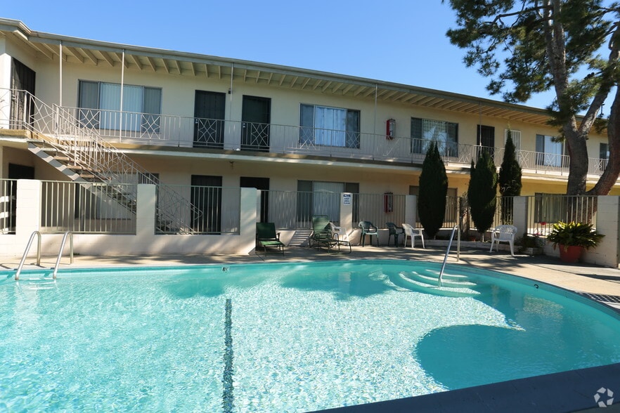 Primary Photo - Beachside Apartments