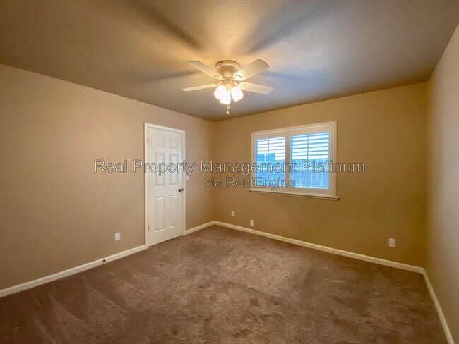 Building Photo - 7115 N Cecelia Ave