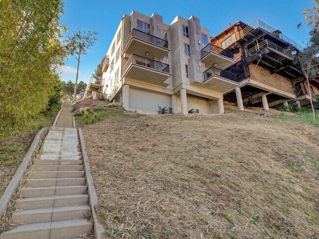 Building Photo - 2612 Corralitas Dr