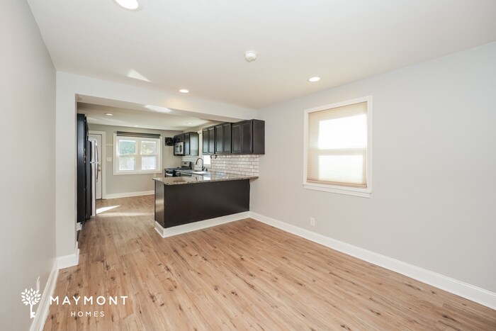 Building Photo - 1034 5th St