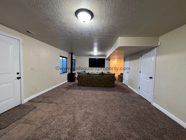 Building Photo - *3 Month Lease* Beautiful Home available f...