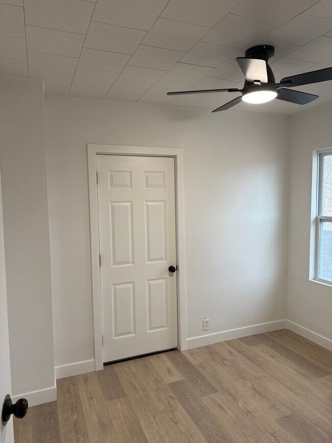 Building Photo - 1119 S Main St