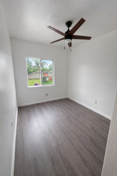 Building Photo - 617 E 109th St