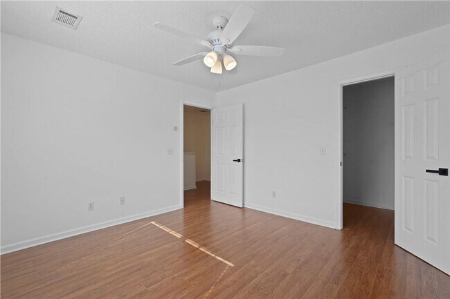 Building Photo - Spacious 3-Bedroom Townhouse in Prime Savannah Location, Move-in Special: FREE RENT for December!!