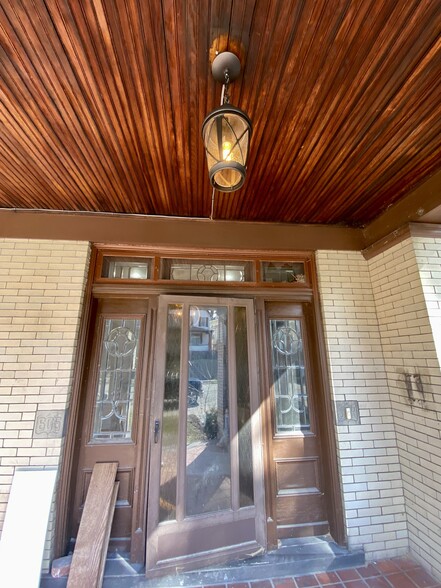 Front door of apartment building. - 605 Beechwood Ave