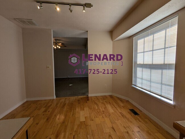 Building Photo - Large 3 Bedroom Home Ready for Move In!