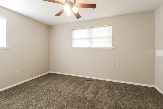 Building Photo - 1703 Fedderson Dr