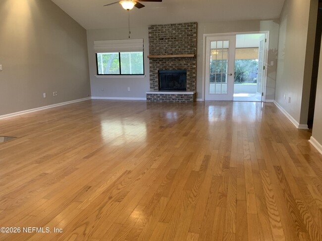 Building Photo - 1809 Kings Way