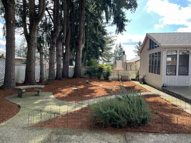 Building Photo - Beautiful One-Level Home with Sunroom, Vaulted Ceilings & Multiple Living Areas