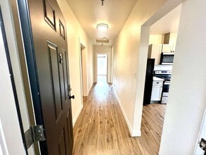 Building Photo - Corner Unit in the Heart of the Tacoma Art District!